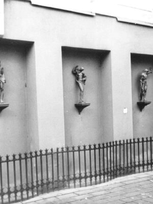 Skulptūros Vilniaus gatvėje