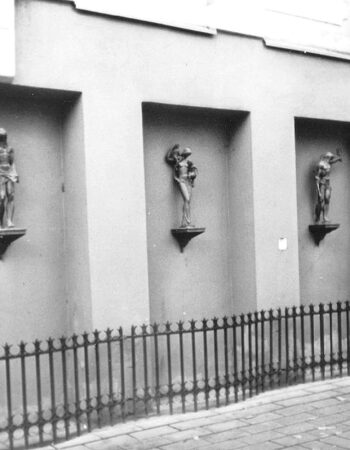 Skulptūros Vilniaus gatvėje