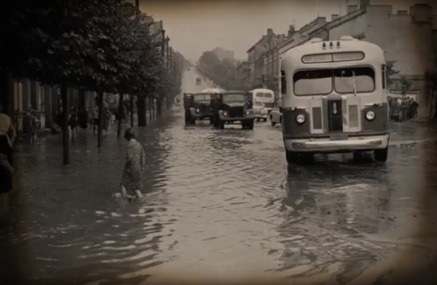 Magiškas veidrodis: miesto atmintis fotografijoje